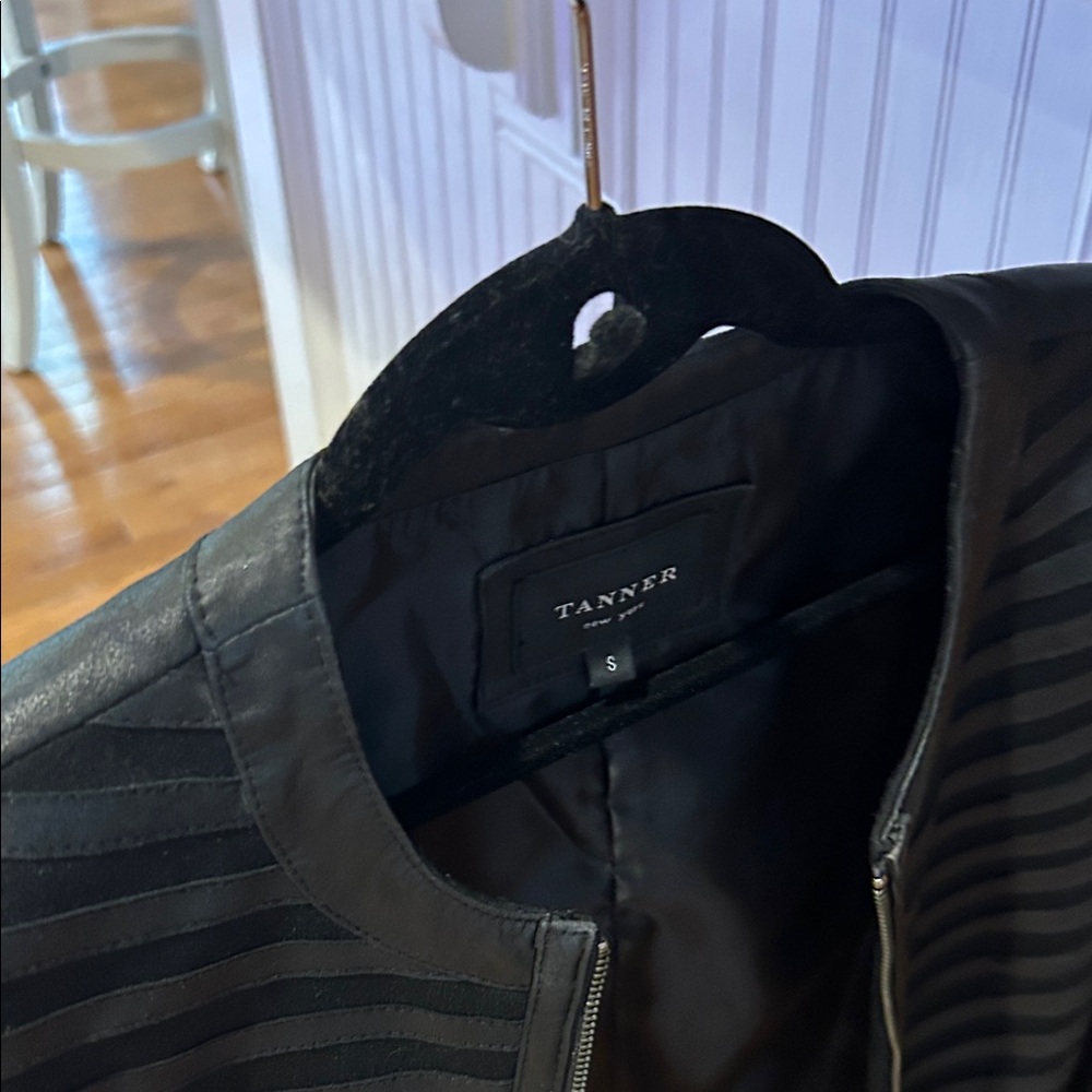 Women's Black Textured leather Blazer - Picture 6 of 6